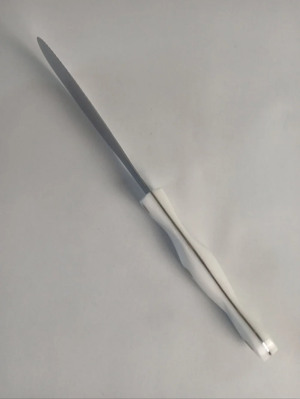 Cutco Serrated Spreader Knife 1768KQ With Pearl White handle Perfect Condition